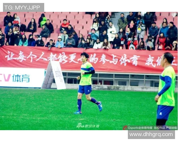 足球明星的奋斗历程与荣耀背后的感人故事